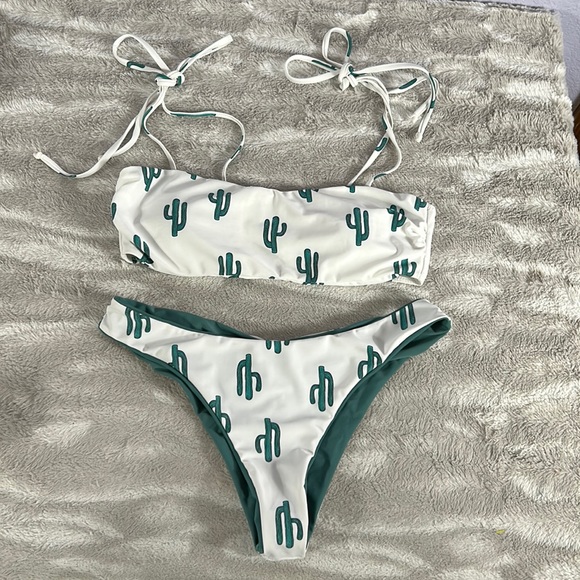 Zaful cactus print bikini set with reversible bottoms size 6/M - Picture 1 of 10